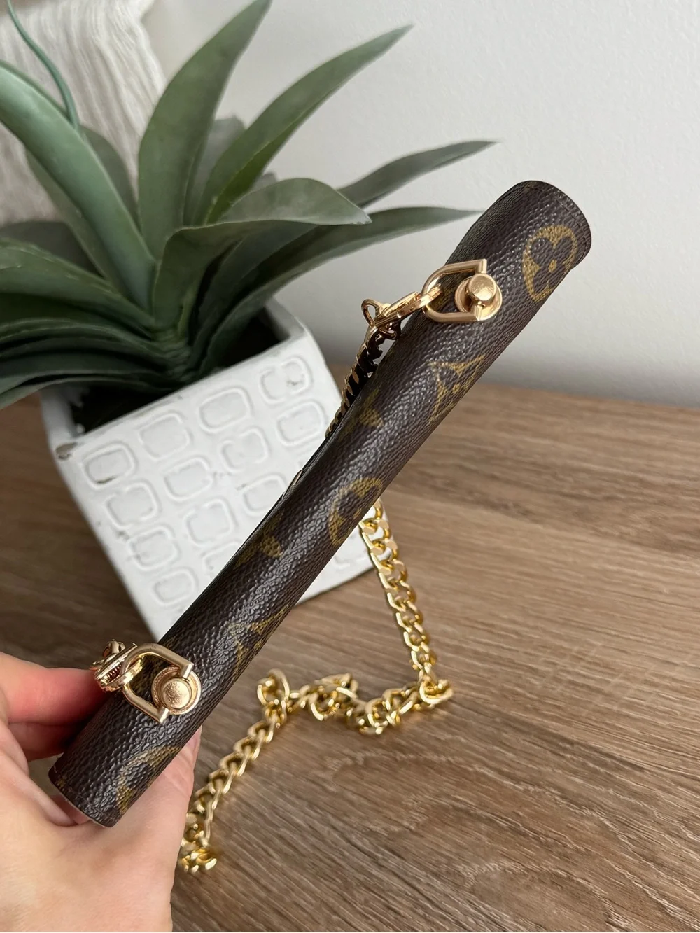 ✅AUTH✅LOUIS VUITTON WALLET ON A CHAIN